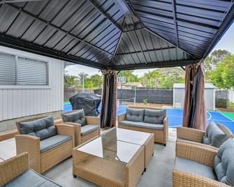 Updated Poway Farmhouse Walk to Parks! - Poway - Patio