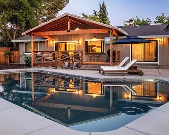 Granite Bay Farmhouse Retreat with Pool & Outdoor Oasis - Granite Bay - Piscina