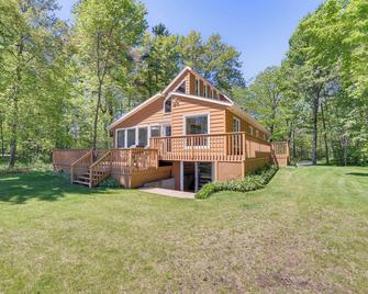 Nfl Draft Home Near Lambeau Private Beach And Deck! - Menominee - Edificio
