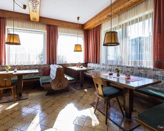 Triple room with shower, toilet, breakfast - Bleiweis-Zehentner, guest house - Zell am See - Restaurant