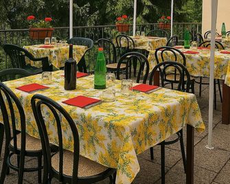 بايتا كاو كومو ليك - برونات - مطعم