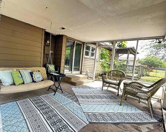 Blue Jay Cottage - Enid