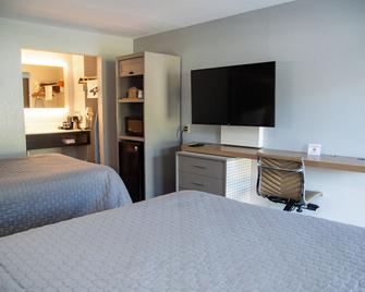 Columbus Inn and Suites - Columbus - Habitación