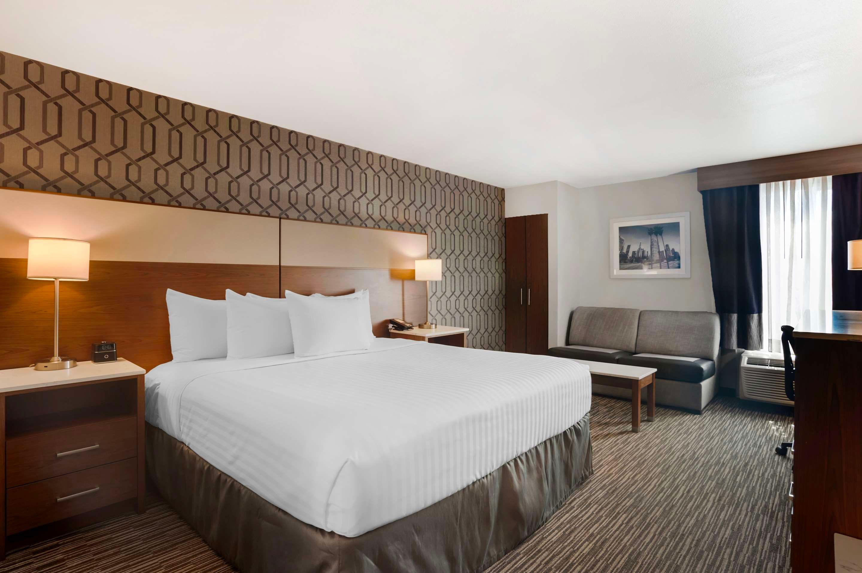 Best Western Plus Commerce Hotel thumbnail 3