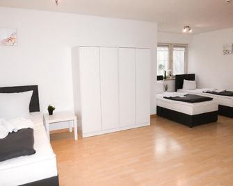 Sunnyhome Monteurwohnungen Und Apartments In Regensburg - Pentling - Schlafzimmer