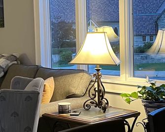 Unbelievable penthouse-style apartment in the heart of Elkins, WV. - Elkins - Wohnzimmer