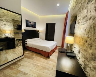 هوتل سنترال - نيم - غرفة نوم