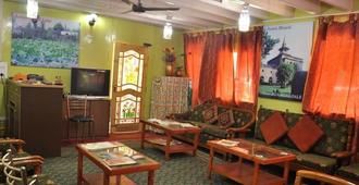 Blooming Dale Hotel - Srinagar - Wohnzimmer