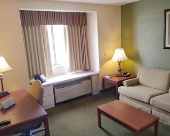 Quality Inn & Suites Prestonsburg next to Mountain Arts Center - Prestonsburg - Wohnzimmer