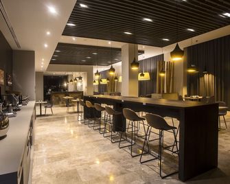 Hampton by Hilton David - David - Bar