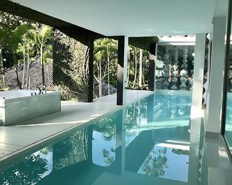 Morabito Art Villa - North Kuta - Uima-allas