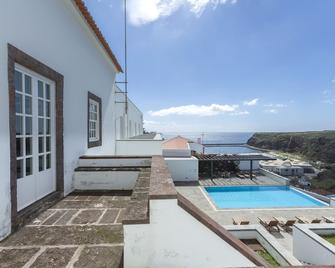 Azores Youth Hostels - Santa Maria - Vila do Porto - Zwembad