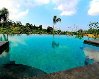 New Majestic Villa Bali - Gianyar - Alberca