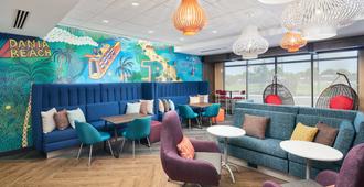 Tru by Hilton Ft Lauderdale Airport - Dania Beach - Lounge