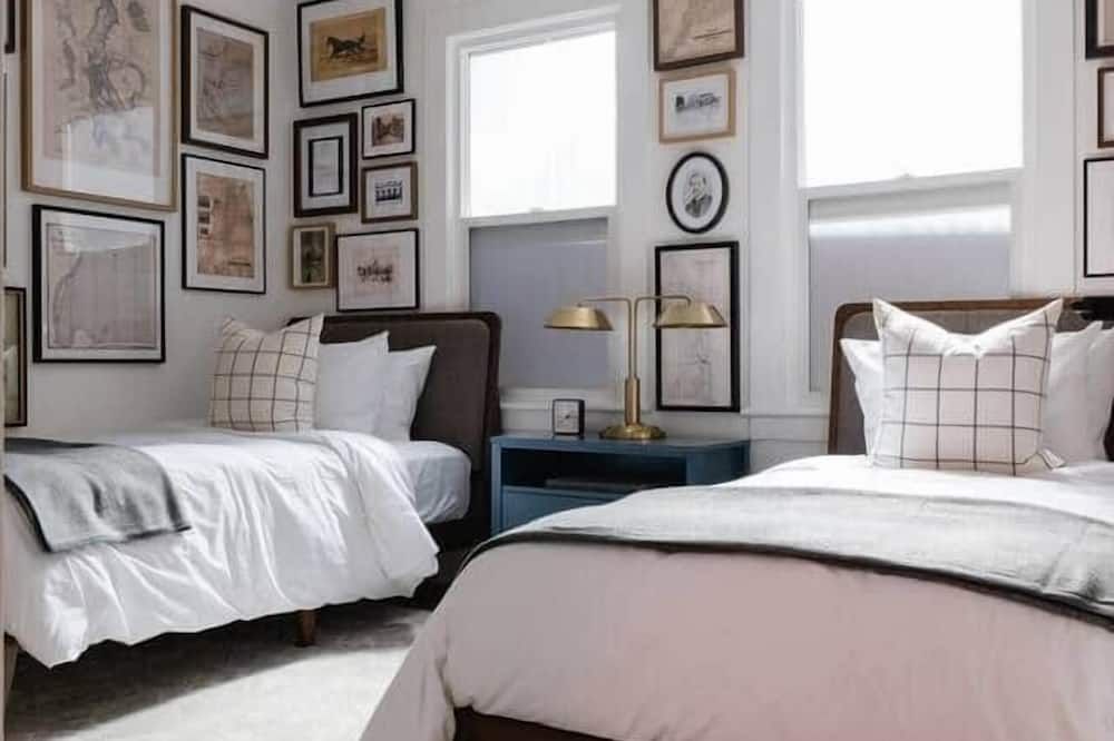 Historic Cottage + Modern Luxury • Walk to Capitol - Sacramento