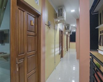 RedDoorz Near Rsud Dr Abdul Aziz Singkawang - Singkawang - Hallway