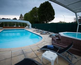 Logis Hotel Restaurant L'Escapade - Argenton-sur-Creuse - Piscine