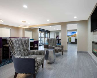 La Quinta Inn and Suites by Wyndham Roanoke Salem - Salem - Ingresso
