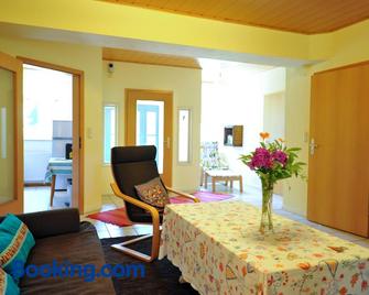 Beutower Muhle Ferienwohnung - Küsten - Living room