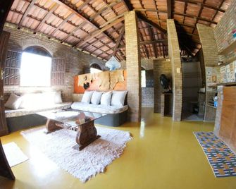 Rustic chale situated on the Ipitanga riverbank in nature - Salvador da Bahia - Wohnzimmer