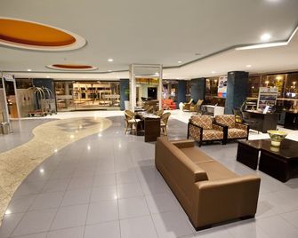 Aquarios Praia Hotel - אראקאז'ו - לובי