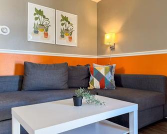 Sleeps 4 Charming 1 Bedroom With 2 Beds Plus Wifi - Pittsburgh - Pokój dzienny