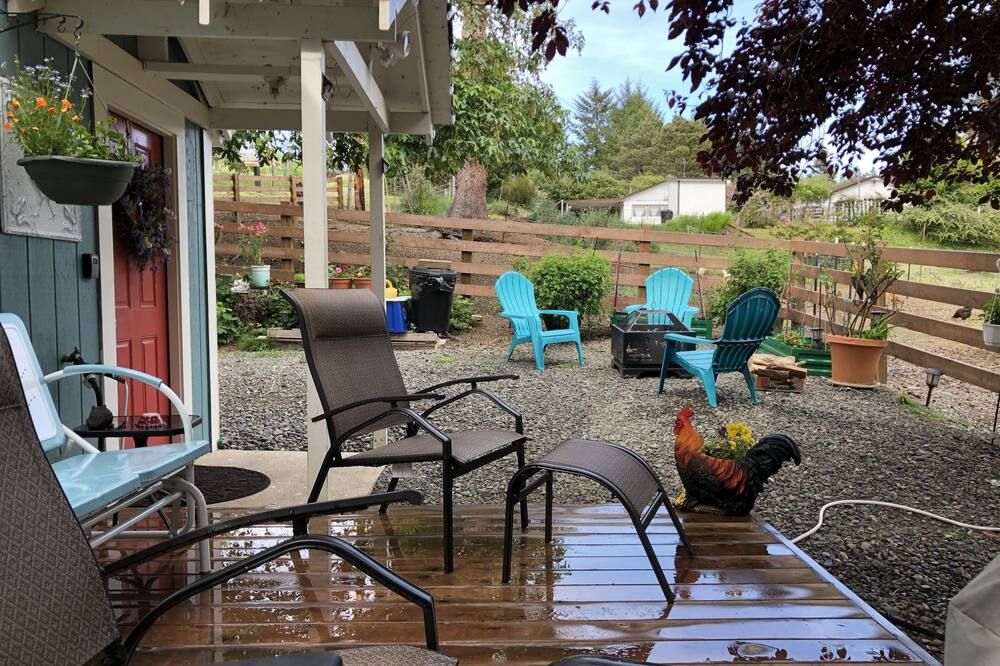 Charming Country Cottage close to redwoods, Coast, and other Attractions - Fortuna - Binnenhof