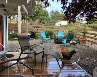 Charming Country Cottage close to redwoods, Coast, and other Attractions - Fortuna - Binnenhof