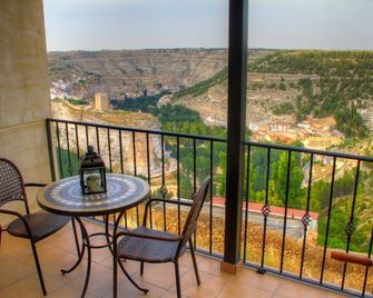 Casas Rurales Maribel - Complejo El Tejar - Apartamentos con jacuzzi en Alcalá del Júcar - Alcalá del Júcar - Balcony