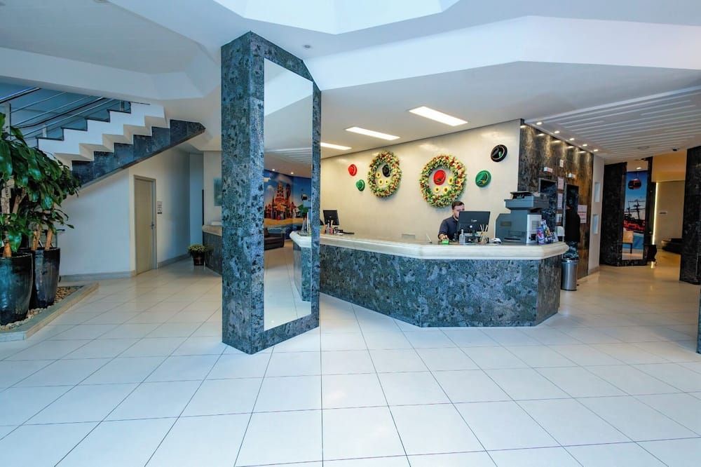 Hotel Ilha da Madeira - בלנאריו קמבוריו - לובי