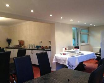 London Heathrow Guesthouse - Slough - Restaurant