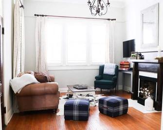 3bd Walkable To Downtown Franklin - Franklin - Living room