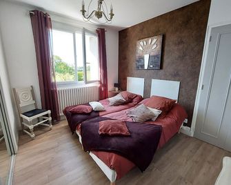 Maison avec jardin, 4 chambres, proche Laval, idéale pour familles et séjours professionnels - FR-1-600-101 - Laval - Phòng ngủ