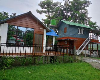 Resort Jole Jangale - Jalpāiguri - Building