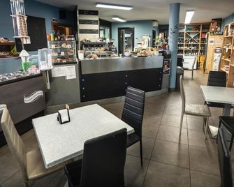 ألبا فيليدج - ألبا - بار