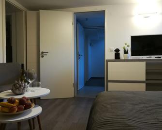Ferienwohnungen Prestige 2 - Friedrichshafen - Wohnzimmer