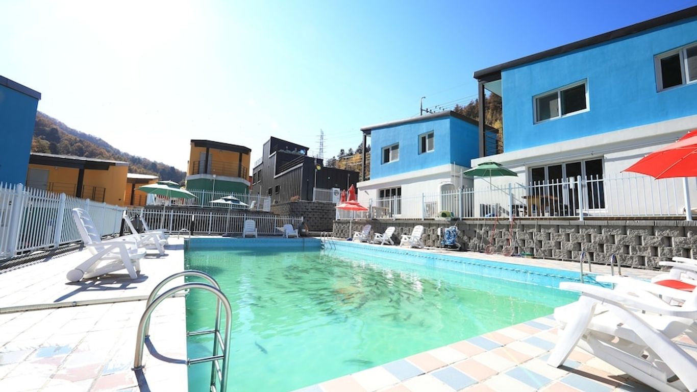 世界村莊游泳池別墅飯店