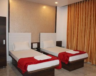 Hotel Golden Plaza - Bombay