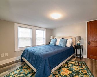 Tons of parking for your trailer and riding gear - Gorham - Chambre