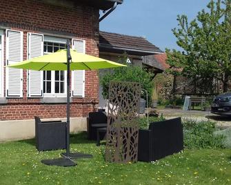 Chambre Dans Maison de Famille Avec Grand Jardin - Viesly - Patio