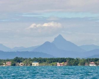 All Seasons Belize - Hopkins - Außenansicht
