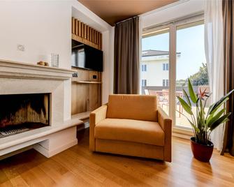 Hotel Arya by Mauro - סירמיונה - חדר שינה