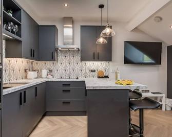 Central Belfast Apartments: University Street - Belfast - Kuchnia