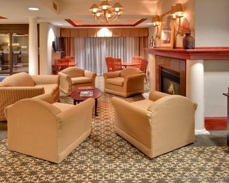 Holiday Inn Express Cedar Rapids (Collins Rd) - Cedar Rapids - Area lounge