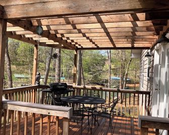 Watts Bar Lakefront Charming 1-bedroom house & dock in Kingston, Harriman - Kingston - Binnenhof
