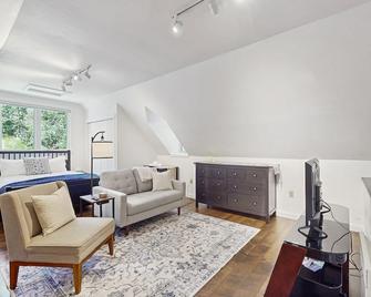 Peaceful Bainbridge Island Studio on Horse Farm with Trail Access - Bainbridge Island - Sala de estar