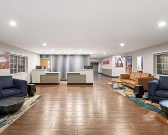 لا كينتا إن آند سويتس باي ويندام موب - موآب - غرفة معيشة