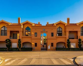 A24 - Luzbay Beach Apartment - Lagos - Building