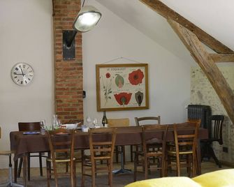 Country House in the middle of nature, whatever the weather it will be wonderful - Seiches-sur-le-Loir - Nhà hàng