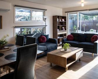 Lake Esmond Place - Ballarat - Living room